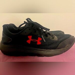Under Armour Black Sneakers Red logo Yth 4.5 or EU 36.5